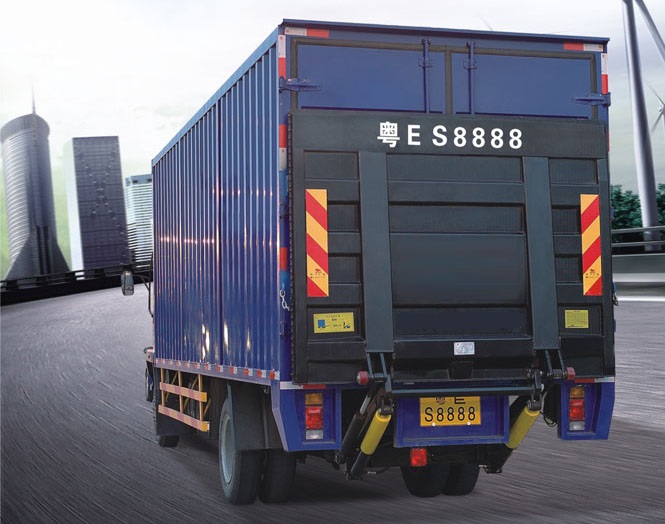 懸臂式汽車尾板全貌 懸臂式汽車尾板全貌